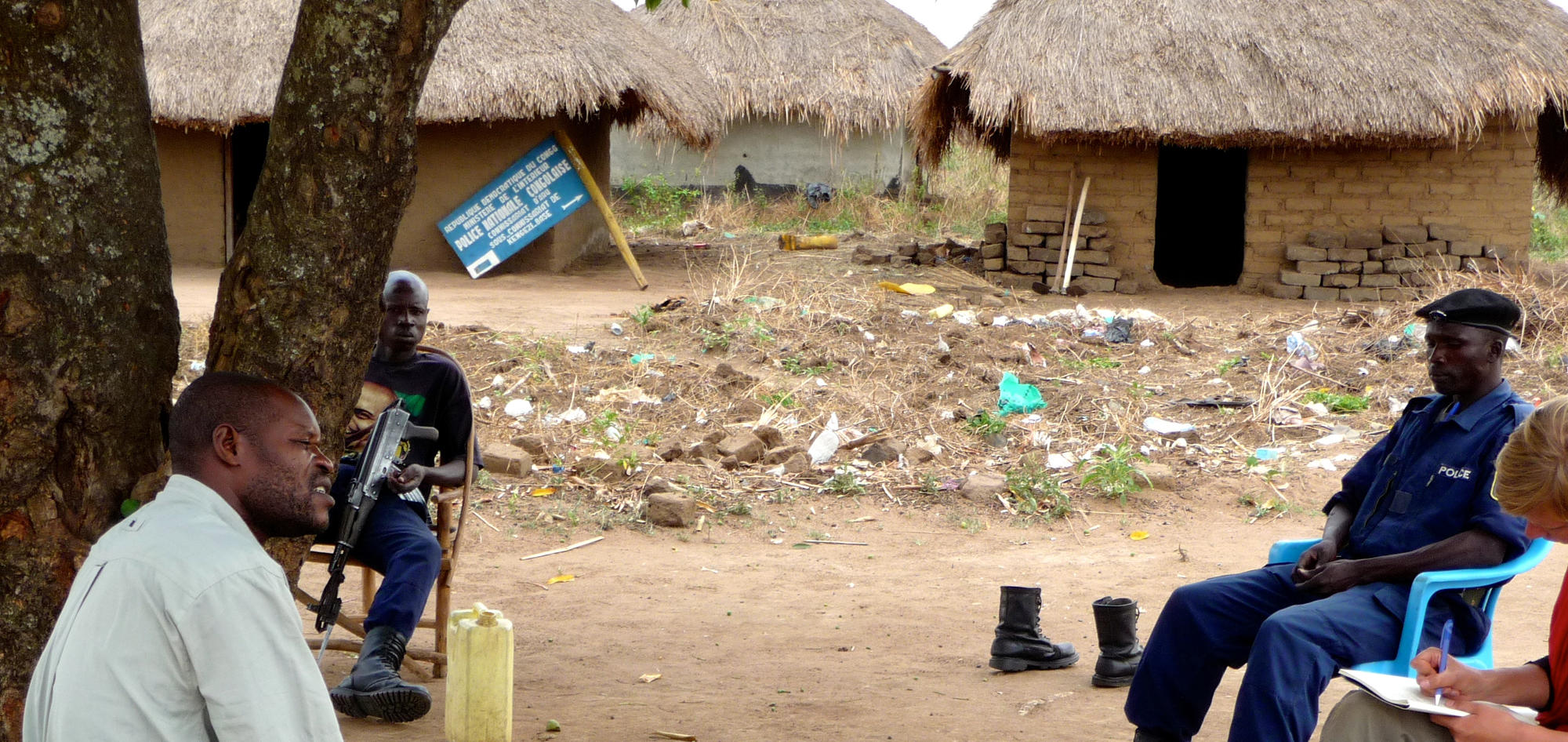 Interviewing the Congolese police in Bazi at the border to South Sudan