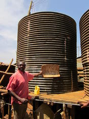 “No water” – Water storage tank, Kibera/Kenya